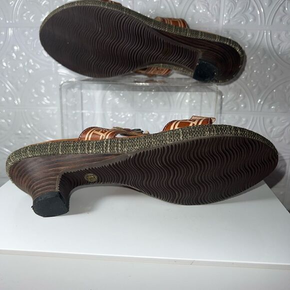 Spring Step Sandals - Picture 5 of 5